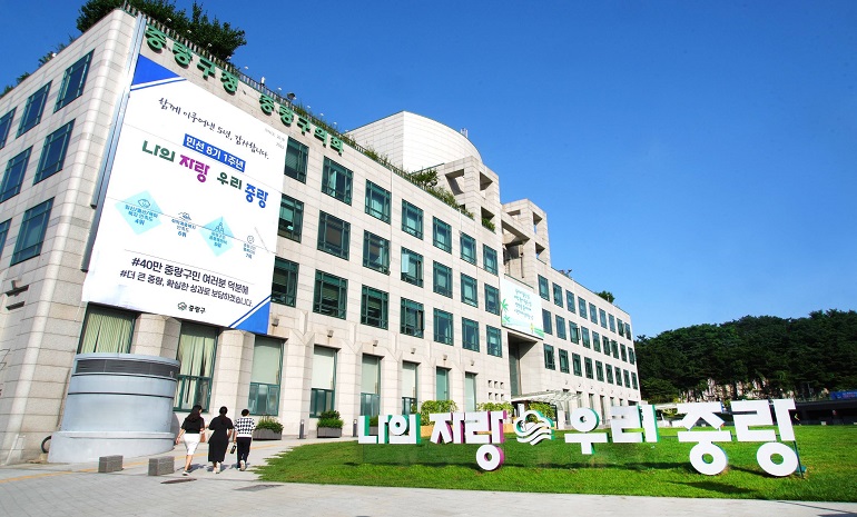 중랑구, 인공지능 돌봄로봇으로 어르신 안전 살핀다